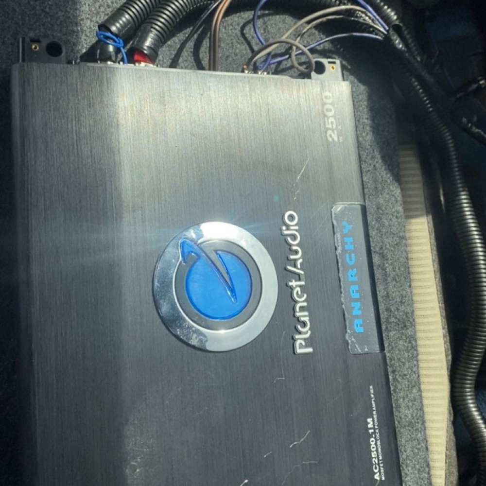 2 12s kickers and a 2500 watt amp Used but in good condition w all wiring